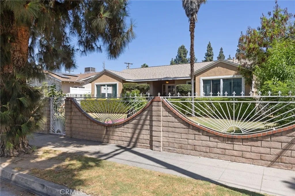 15739 Chatsworth