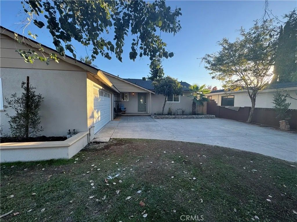 Photo of 1344 E Mayfair Ave, Orange, CA 92867 (MLS # DW25270429)