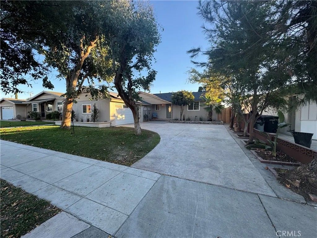 Photo of 1344 E Mayfair Ave, Orange, CA 92867 (MLS # DW25270429)