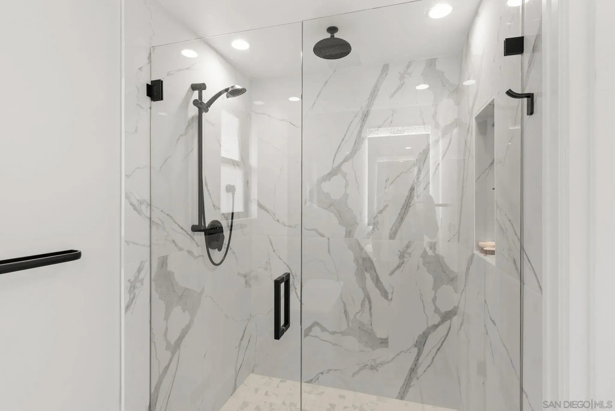 La Jolla, California 92037, United States, 5 Bedrooms Bedrooms, ,4 BathroomsBathrooms,Residential,Active,137085