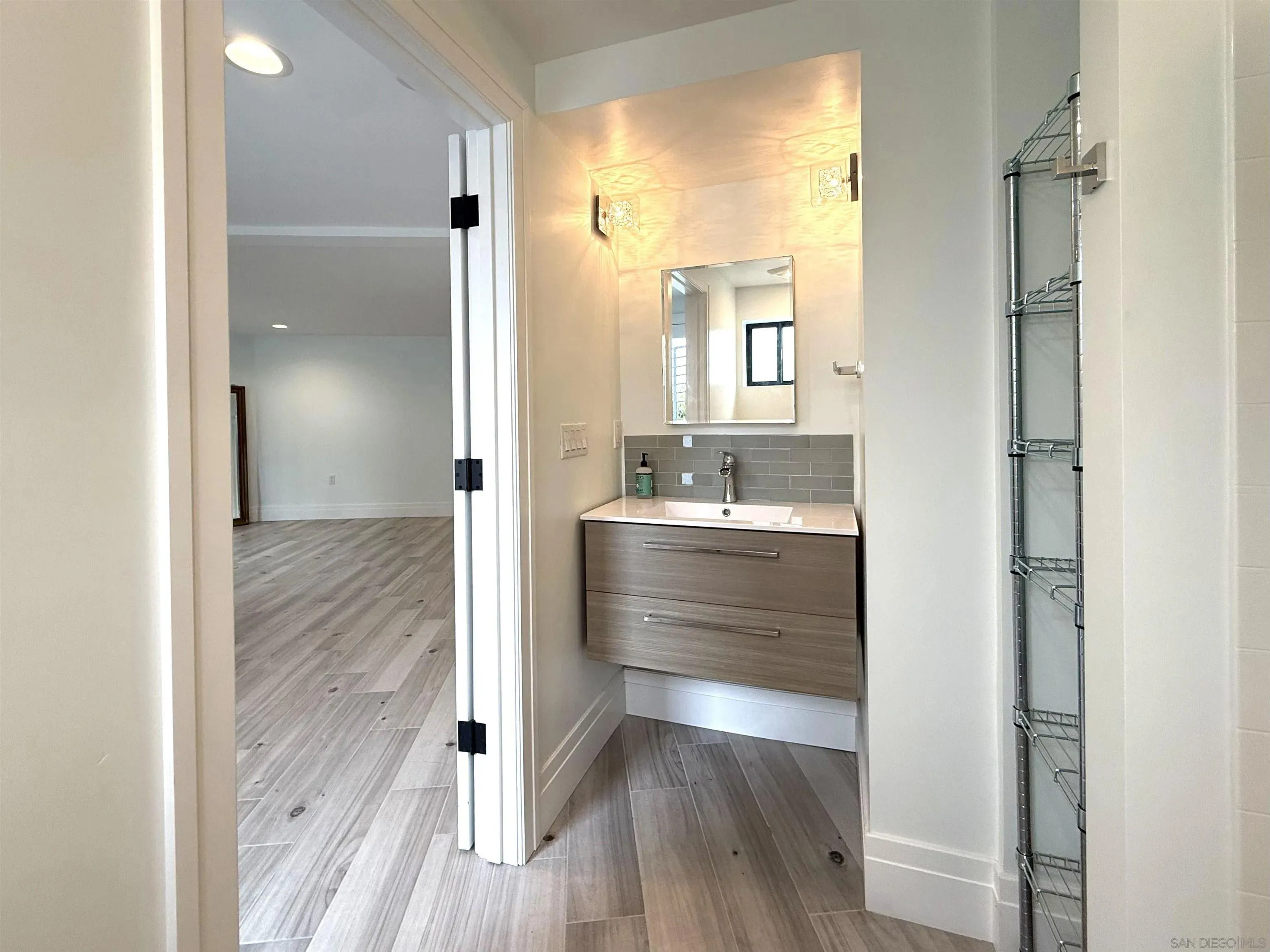 La Jolla, California 92037, United States, 5 Bedrooms Bedrooms, ,4 BathroomsBathrooms,Residential,Active,137085