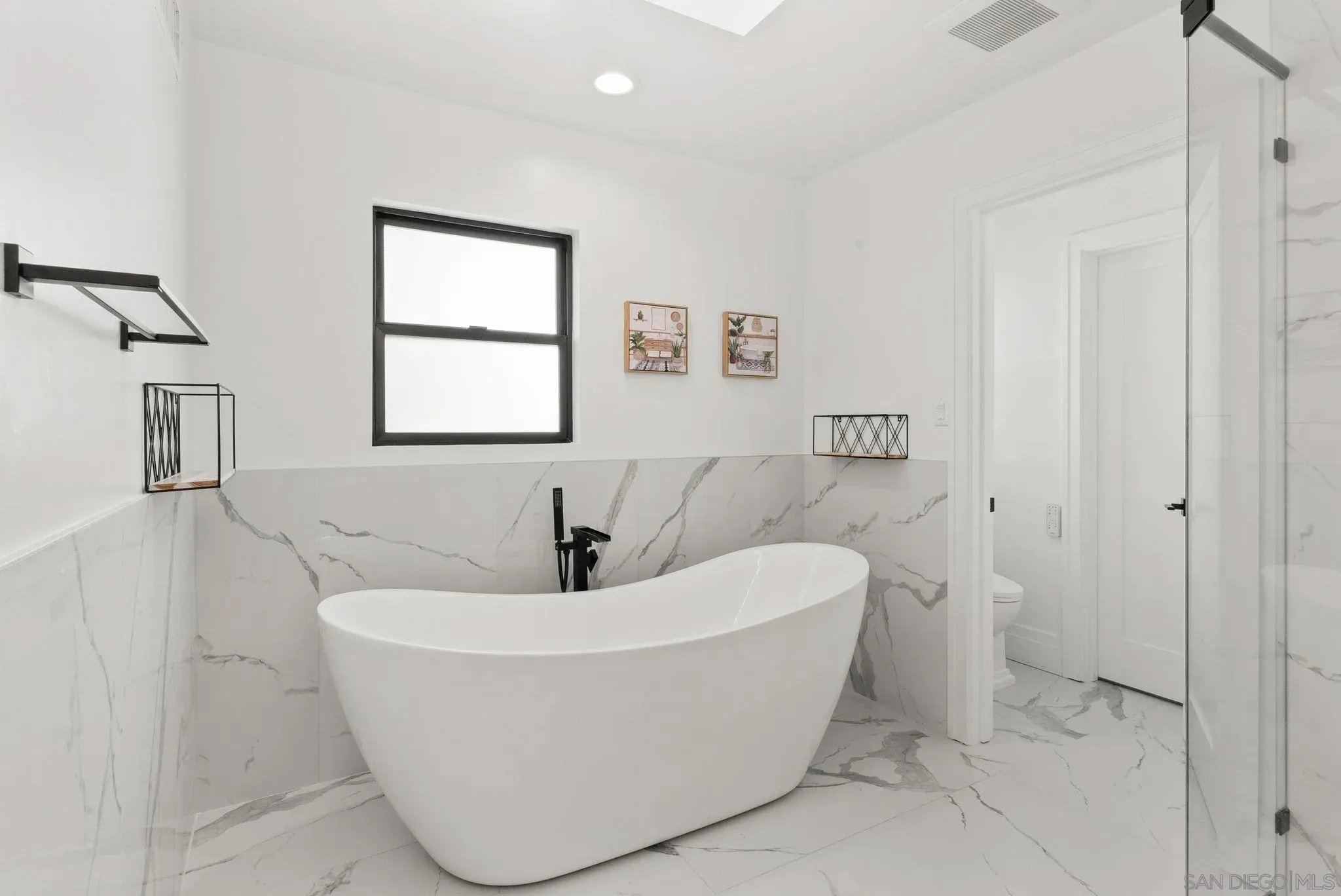 La Jolla, California 92037, United States, 5 Bedrooms Bedrooms, ,4 BathroomsBathrooms,Residential,Active,137085