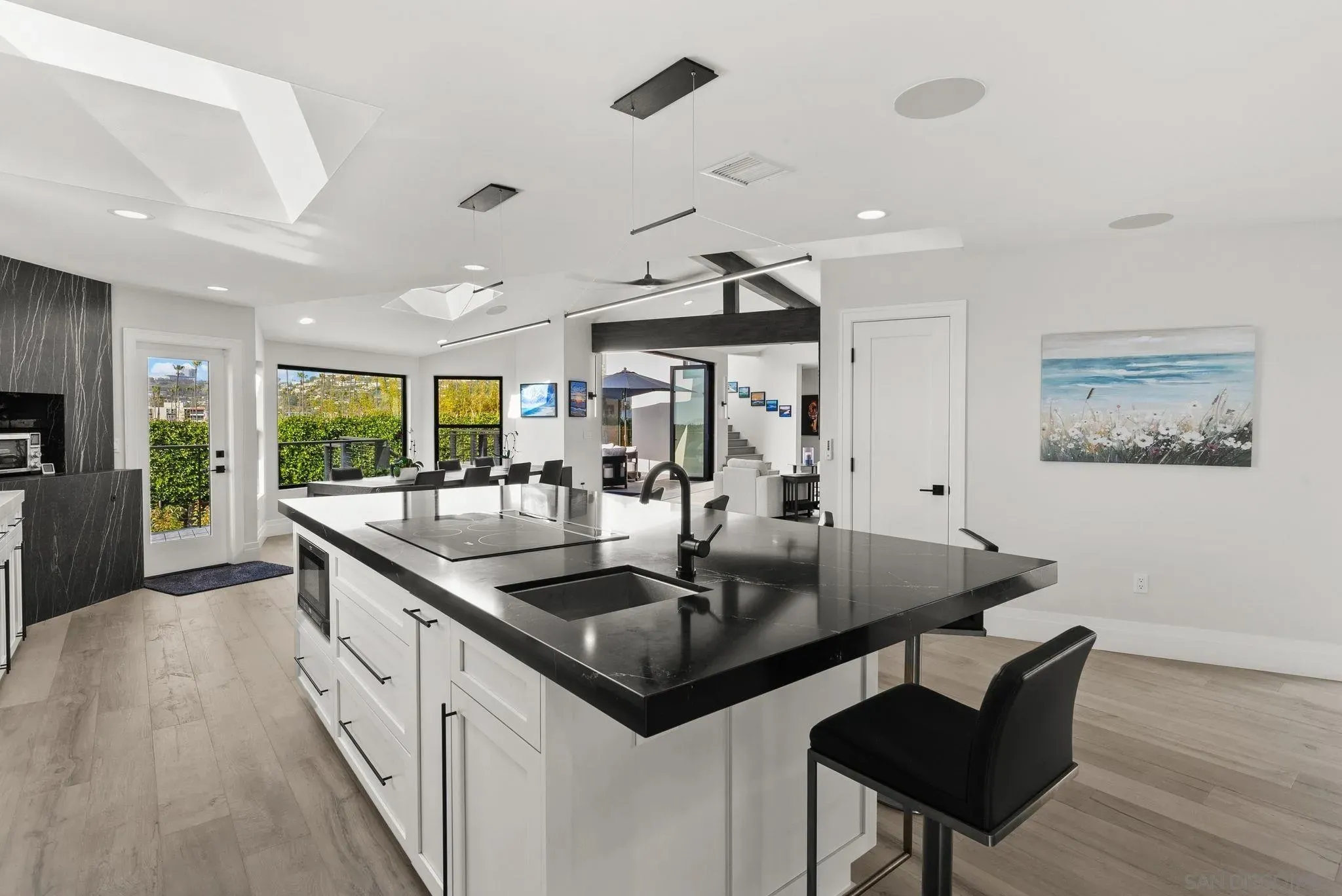 La Jolla, California 92037, United States, 5 Bedrooms Bedrooms, ,4 BathroomsBathrooms,Residential,Active,137085