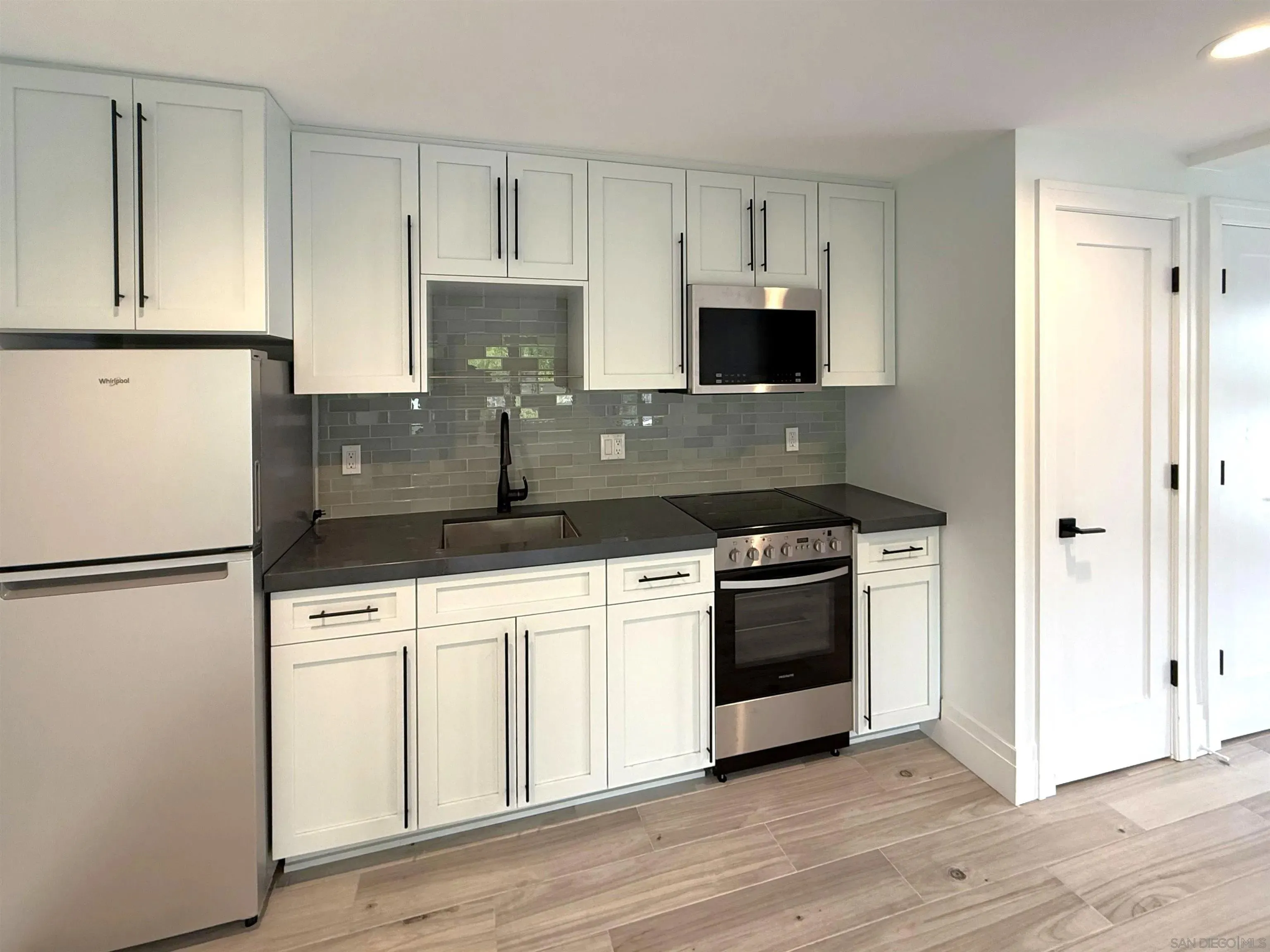 La Jolla, California 92037, United States, 5 Bedrooms Bedrooms, ,4 BathroomsBathrooms,Residential,Active,137085