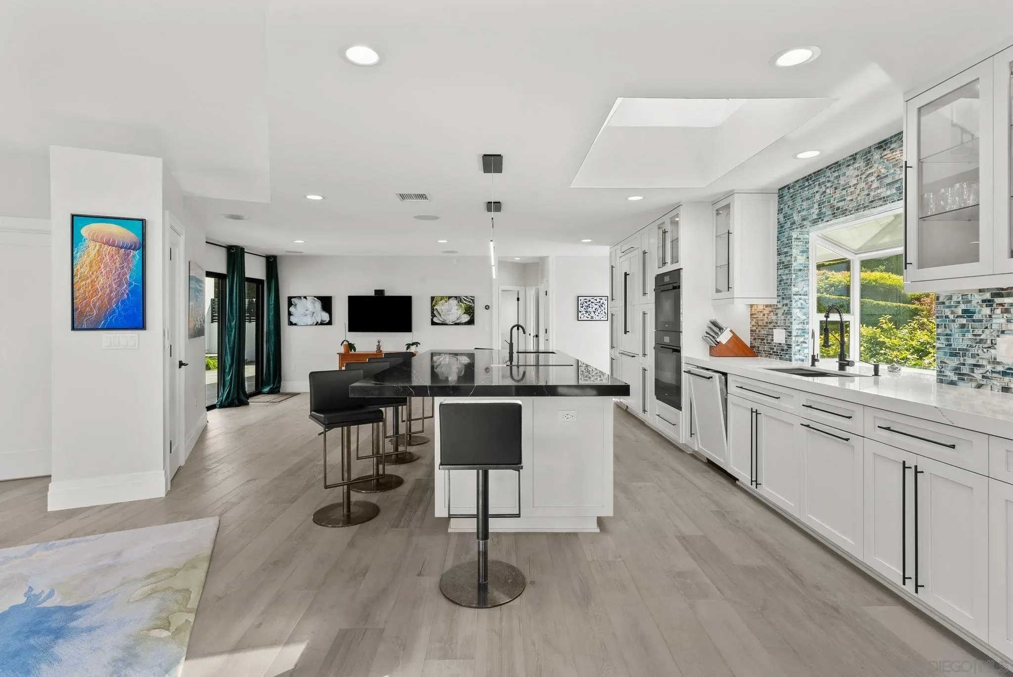 La Jolla, California 92037, United States, 5 Bedrooms Bedrooms, ,4 BathroomsBathrooms,Residential,Active,137085