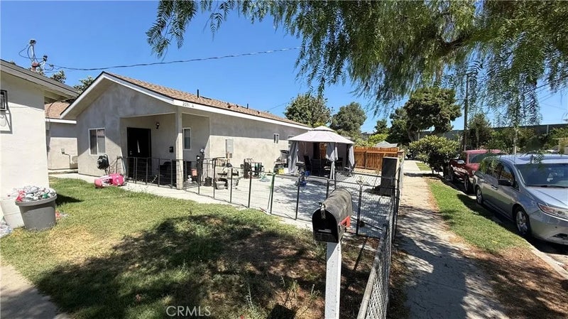 2037 W Lincoln