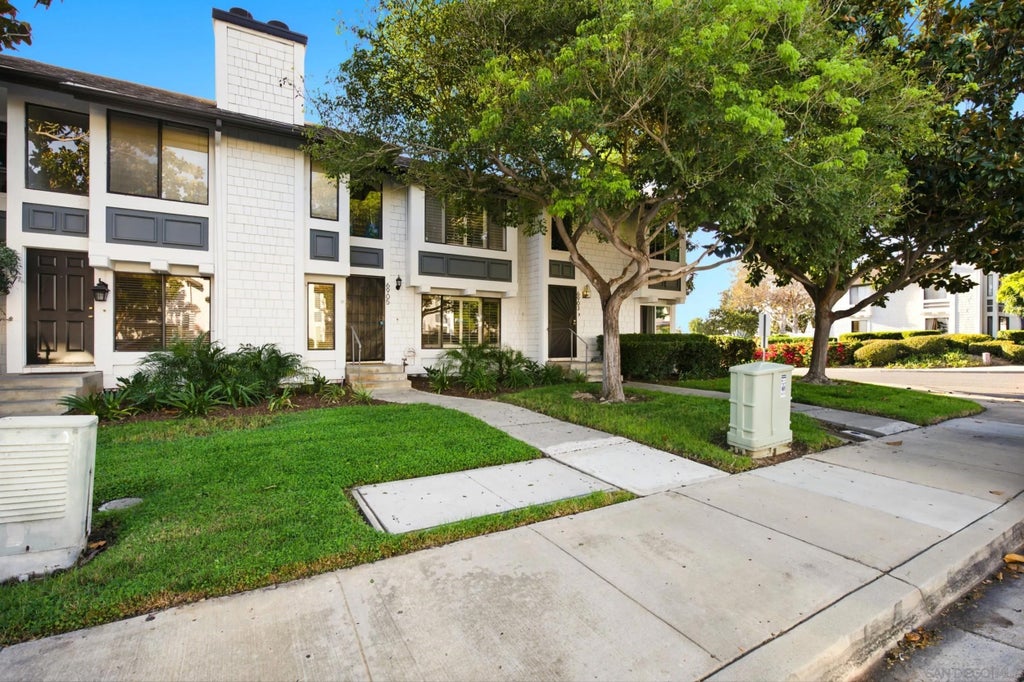 Photo of 6905 Carnation Dr, Carlsbad, CA 92011 (MLS # 260023711)