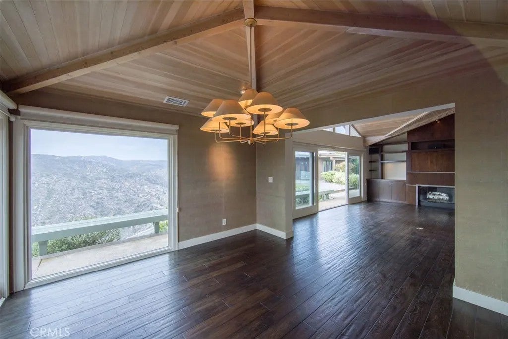 1289 Skyline Drive
