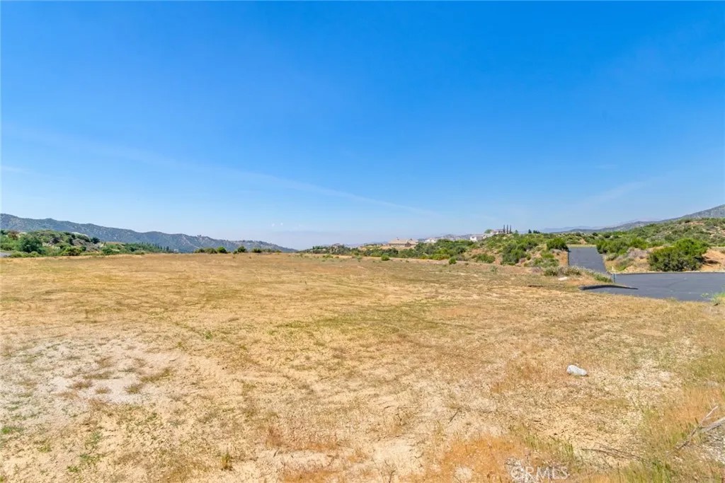 39525 Eastview