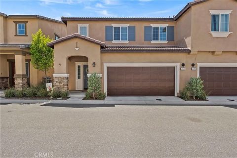 Photo of 24282 Hazelnut Ave, Murrieta, CA 92562 (MLS # SW26104440)