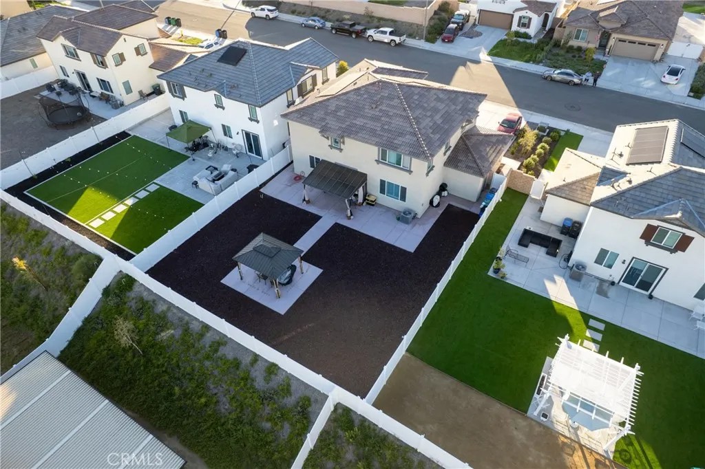 30842 White Pines