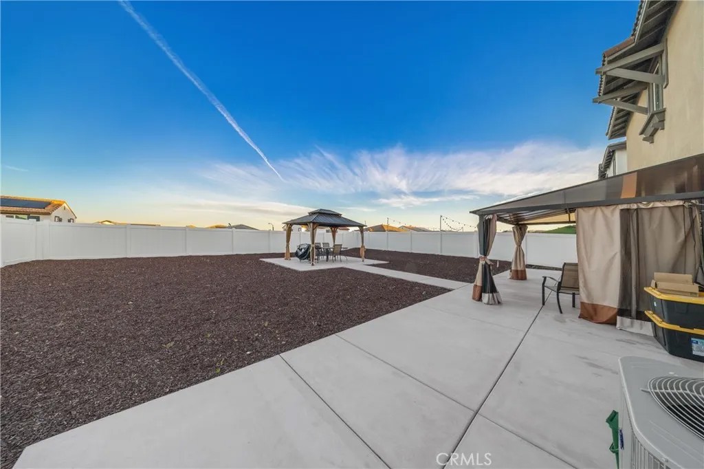 30842 White Pines