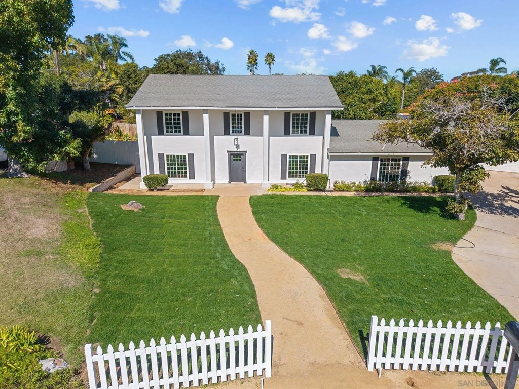 Photo of 402 Parkwood Ln, Encinitas, CA 92024 (MLS # 250042117)