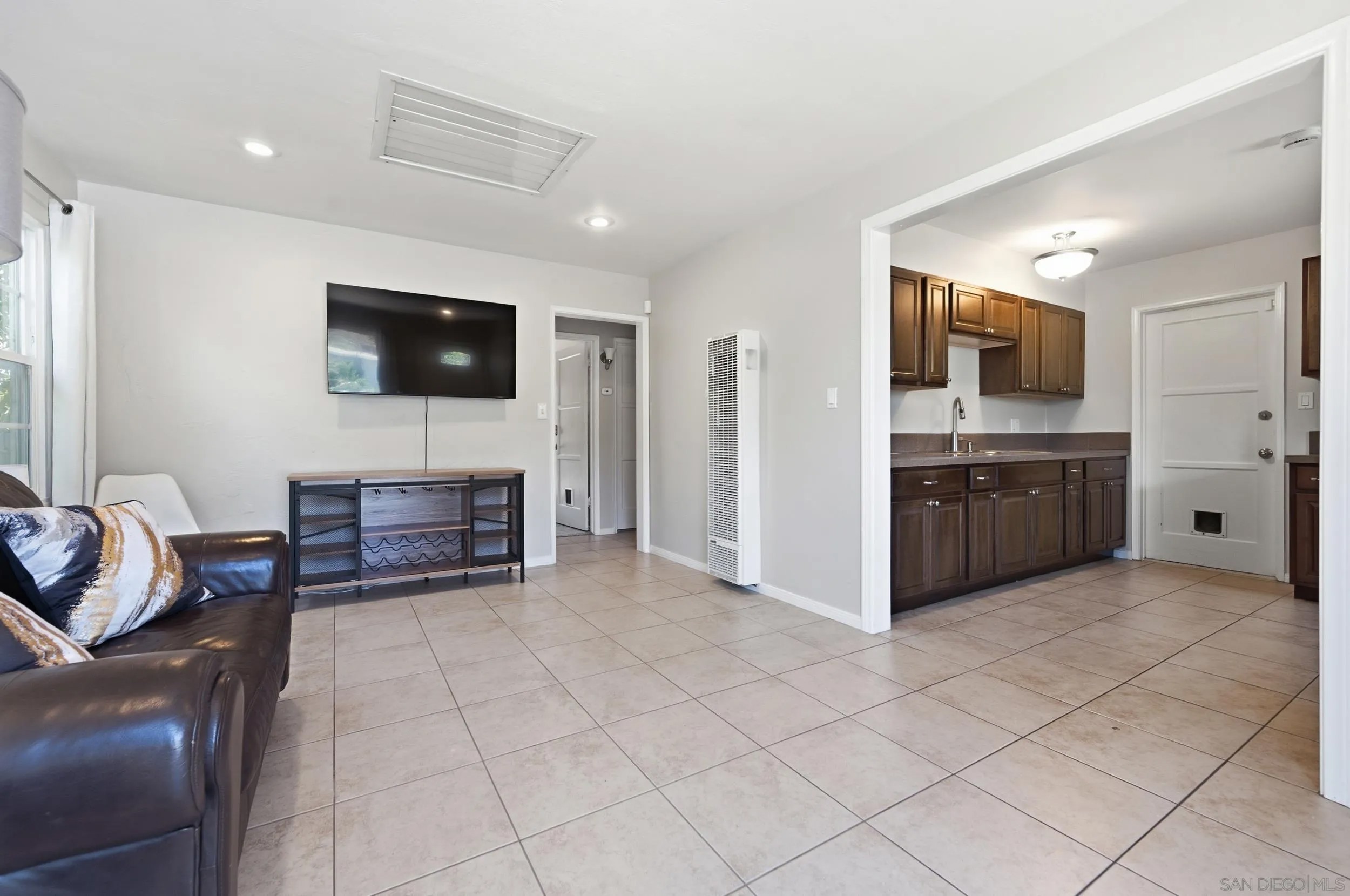 3467 Glade St.