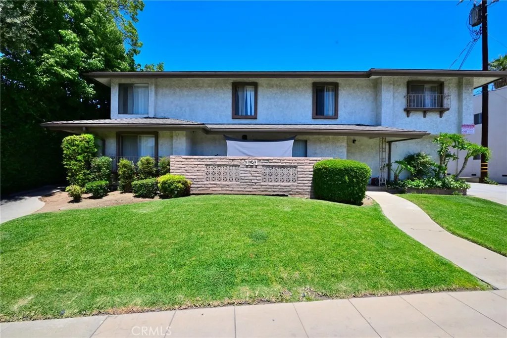 121 E Live Oak Street