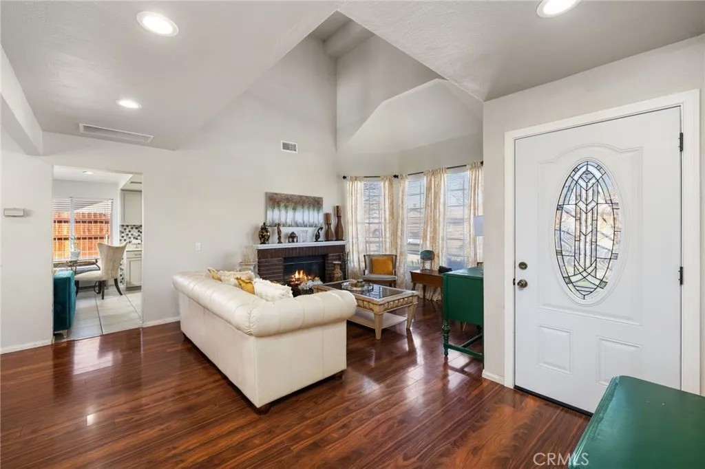 821 E Etiwanda