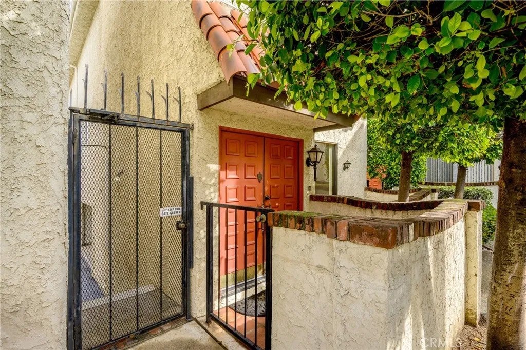 300 N Isabel Street 10