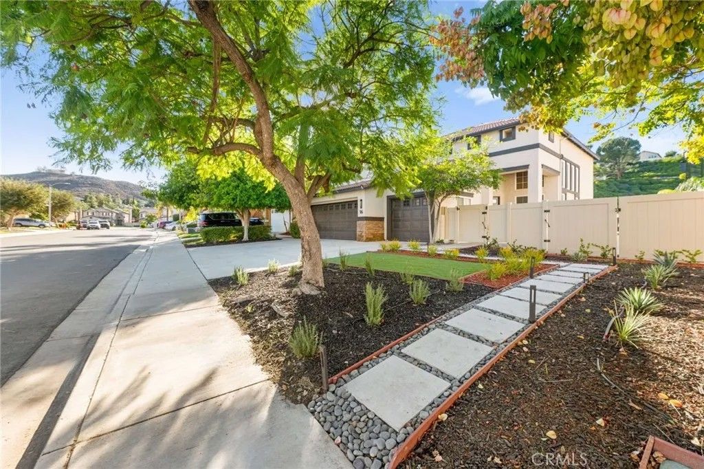 Photo of 16 Villa Valtelena, Lake Elsinore, CA 92532 (MLS # SW25266269)