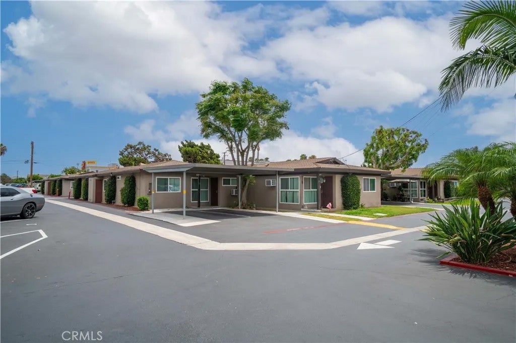 140 W Orangethorpe Avenue