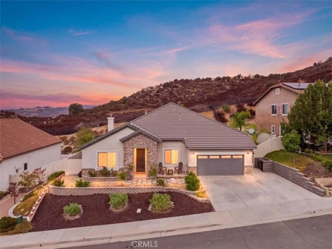 Photo of 36152 Darcy PL, Murrieta, CA 92562 (MLS # IV26198855)