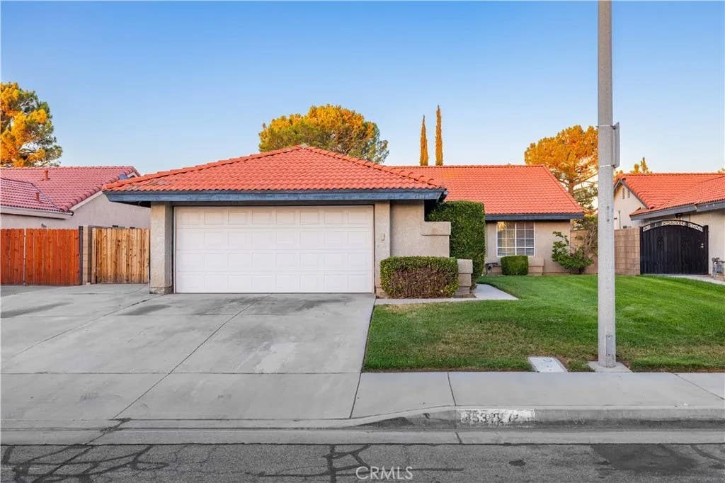 Photo of 45312 Essex LN, Lancaster, CA 93534 (MLS # SR26167133)