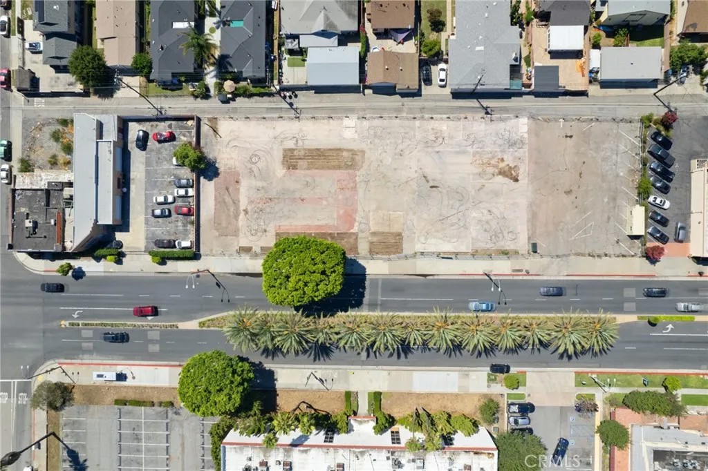 16635 Paramount