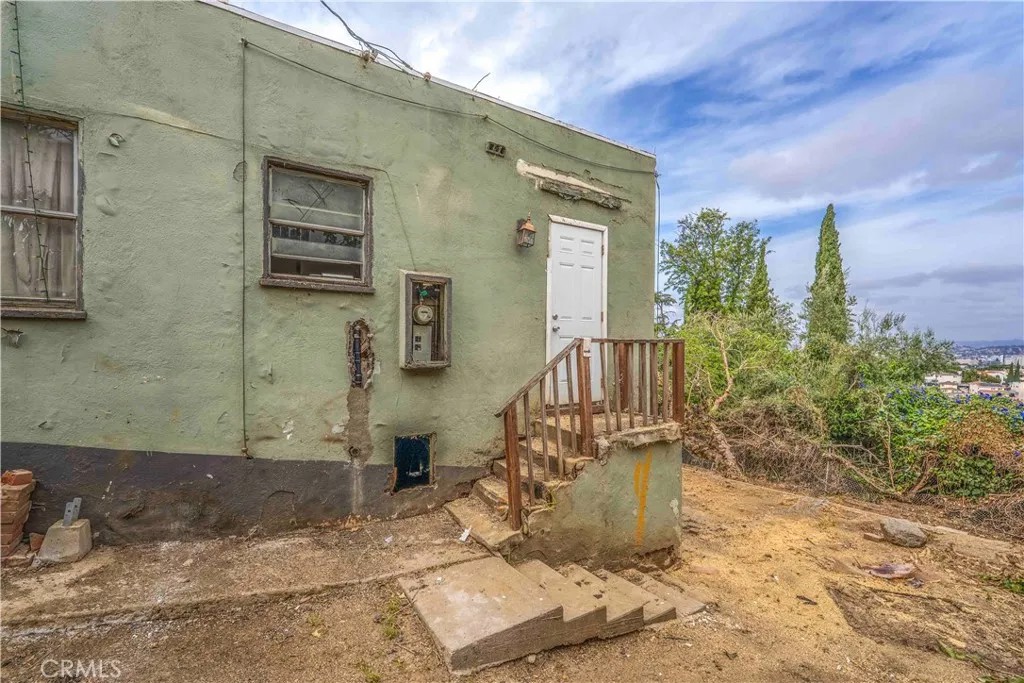 1023 De Garmo Drive