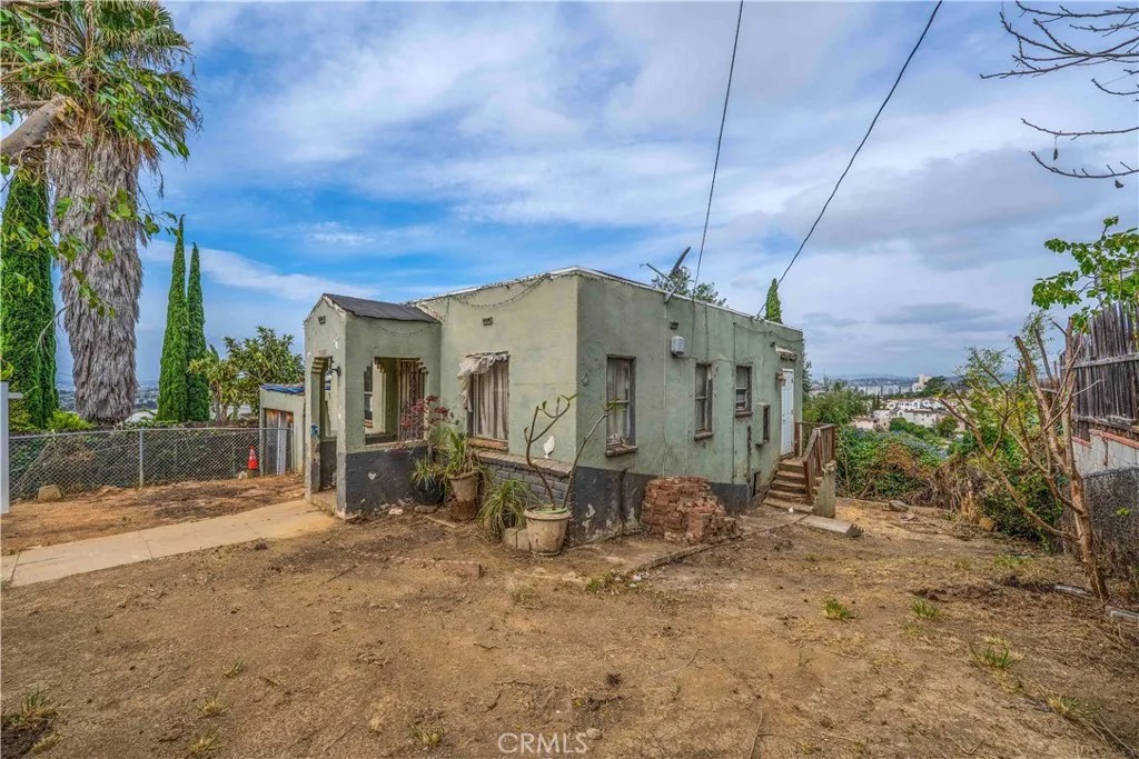 1023 De Garmo Drive
