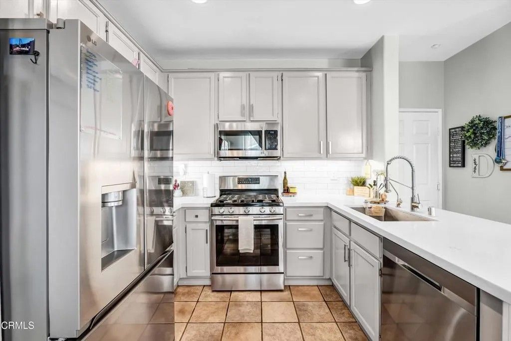 Photo of 902 Paseo Brisas Lindas, Oxnard, CA 93030 (MLS # V1-34135)