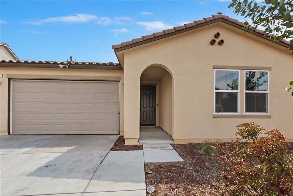 Photo of 7672 Kuvera Bend, Riverside, CA 92507 (MLS # CV26064211)
