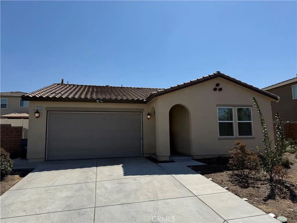 Photo of 7672 Kuvera Bend, Riverside, CA 92507 (MLS # CV26064211)