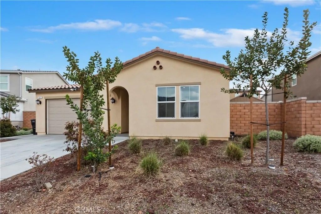 Photo of 7672 Kuvera Bend, Riverside, CA 92507 (MLS # CV26064211)