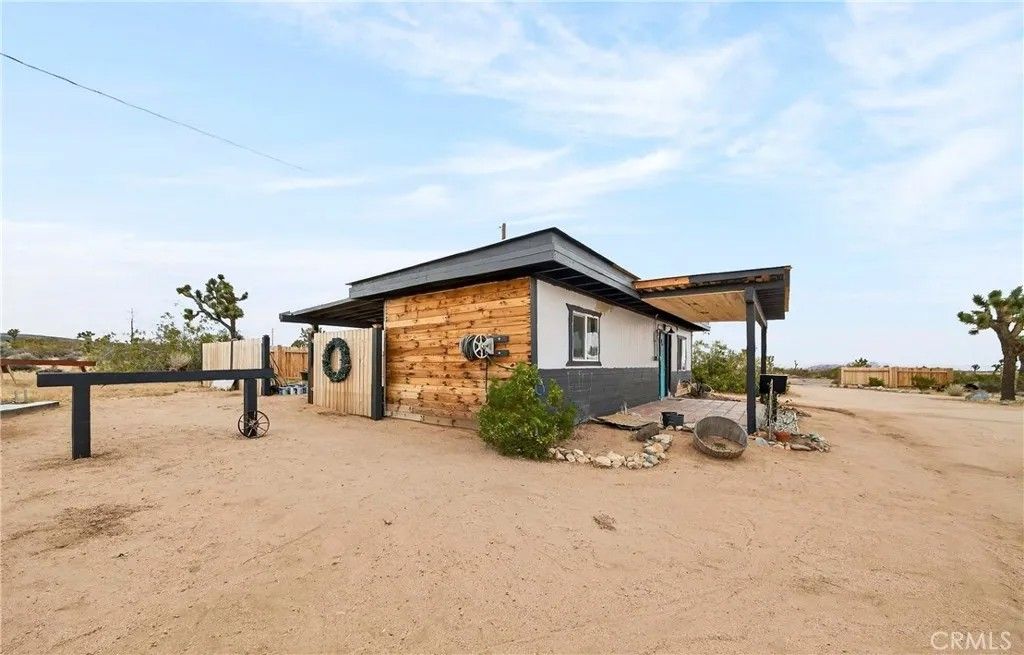 Photo of 57661 Aberdeen Dr, Yucca Valley, CA 92284 (MLS # CV26073482)