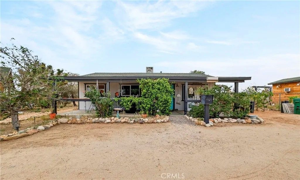 Photo of 57661 Aberdeen Dr, Yucca Valley, CA 92284 (MLS # CV26073482)