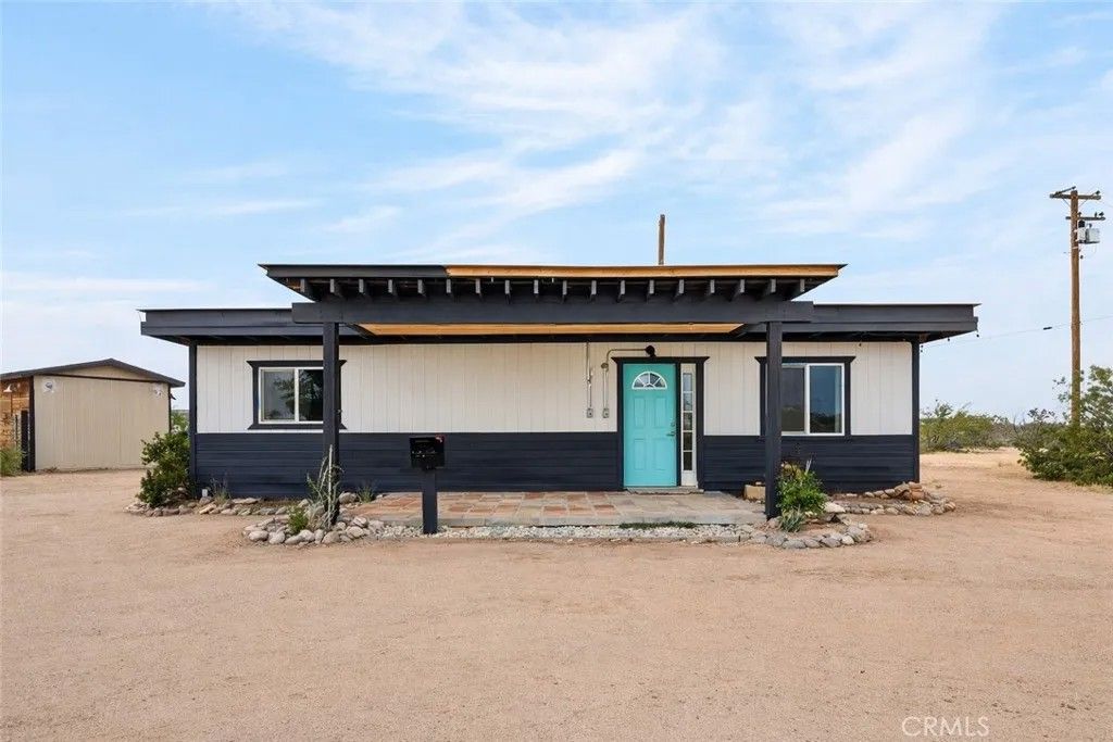 Photo of 57661 Aberdeen Dr, Yucca Valley, CA 92284 (MLS # CV26073482)