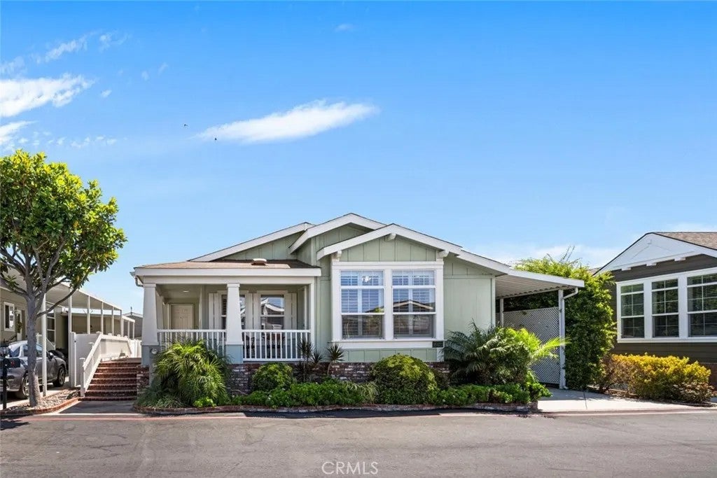 16422 Poipu Ln