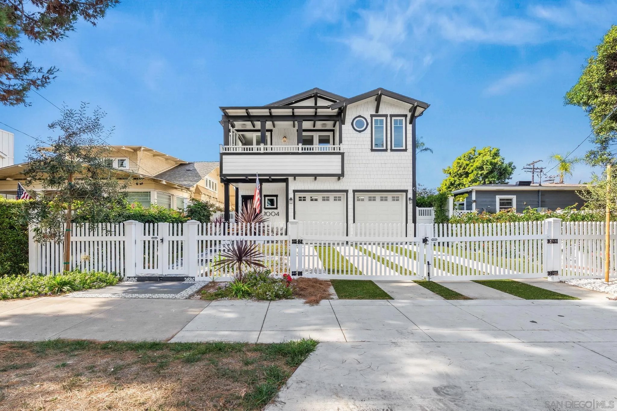1004 F Ave