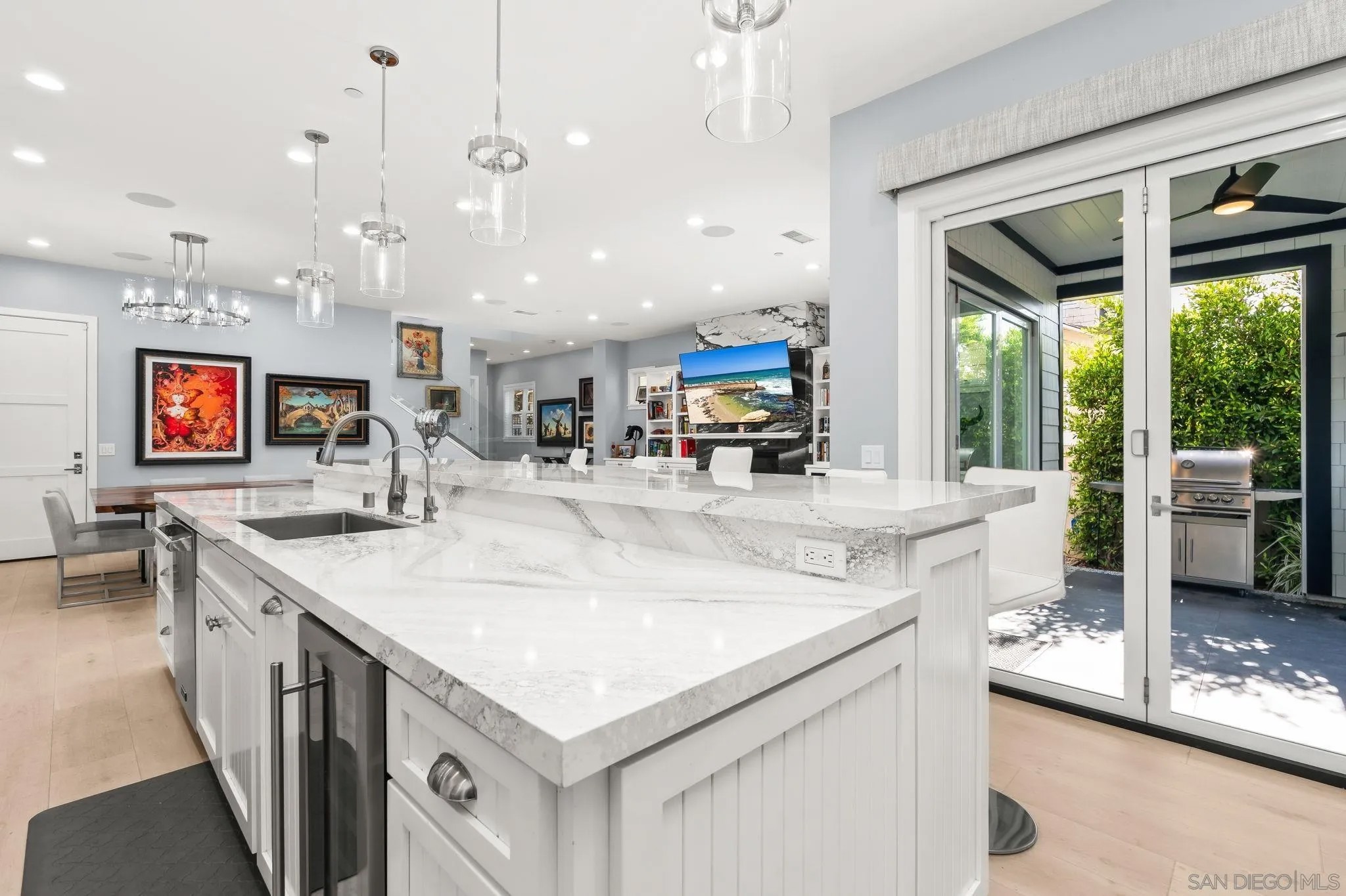 1004 F Ave