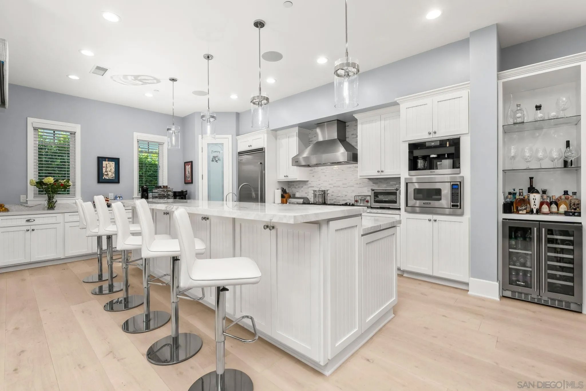 1004 F Ave