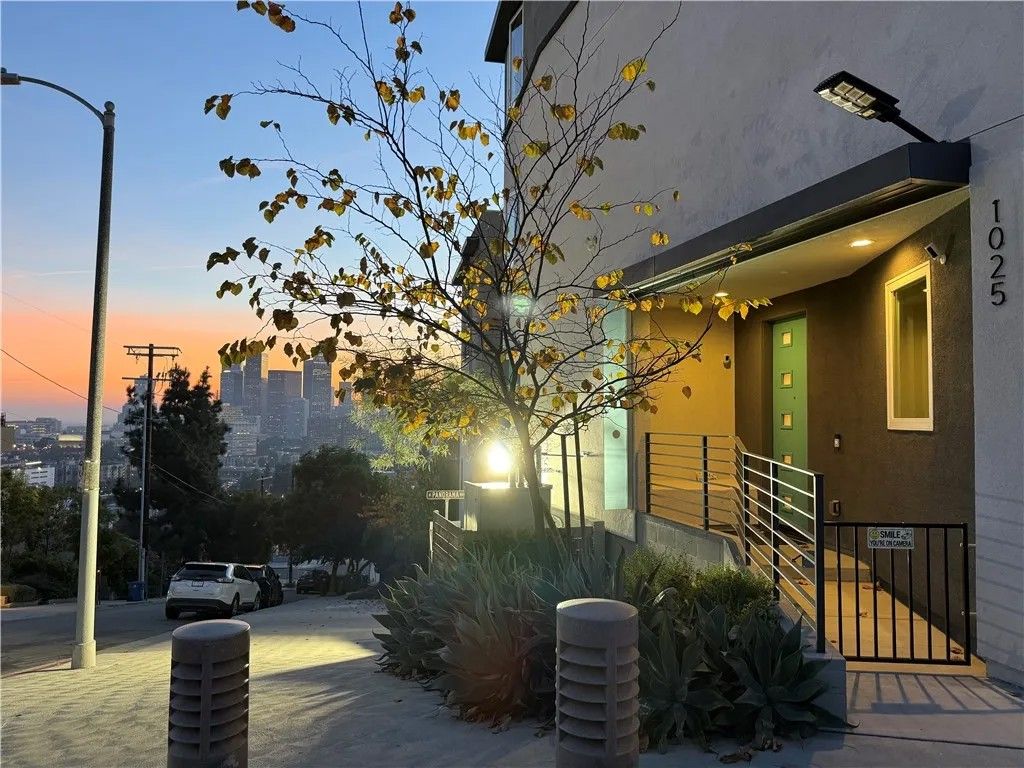 Photo of 1025 White Knoll, Los Angeles, CA 90012 (MLS # AR25269092)