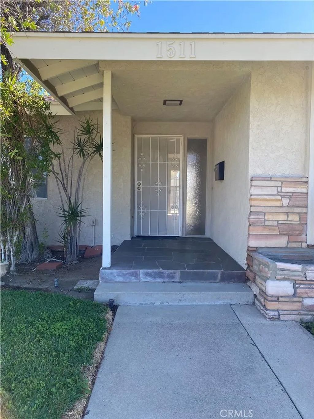 Photo of 1511 S Main St, Corona, CA 92882 (MLS # IV25248515)