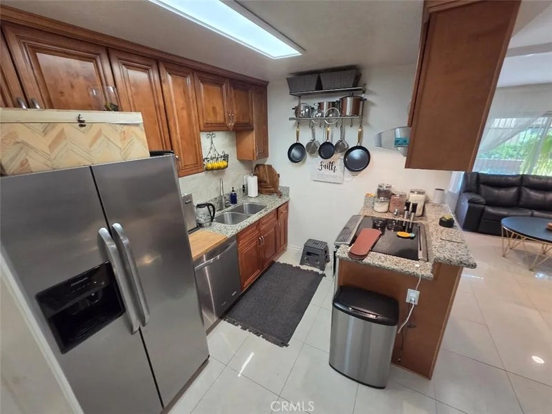 1010 W Macarthur Boulevard 77