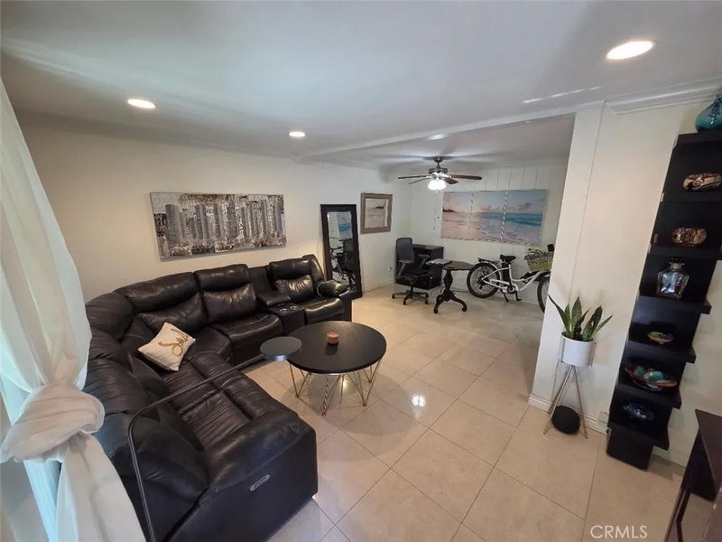 1010 W Macarthur Boulevard 77