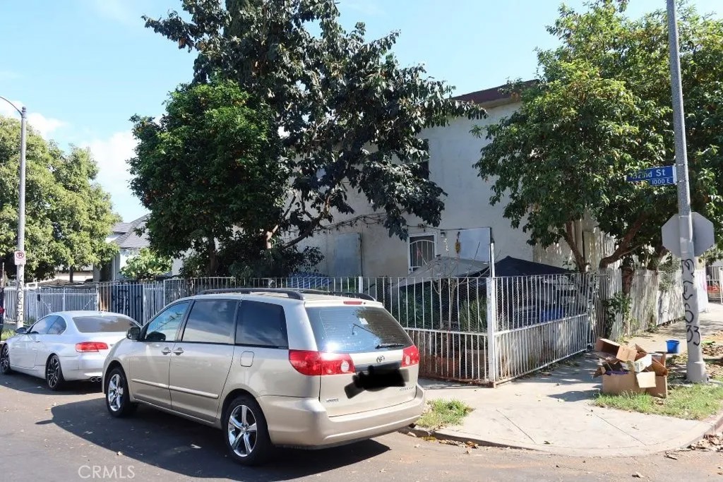 964 E 32nd