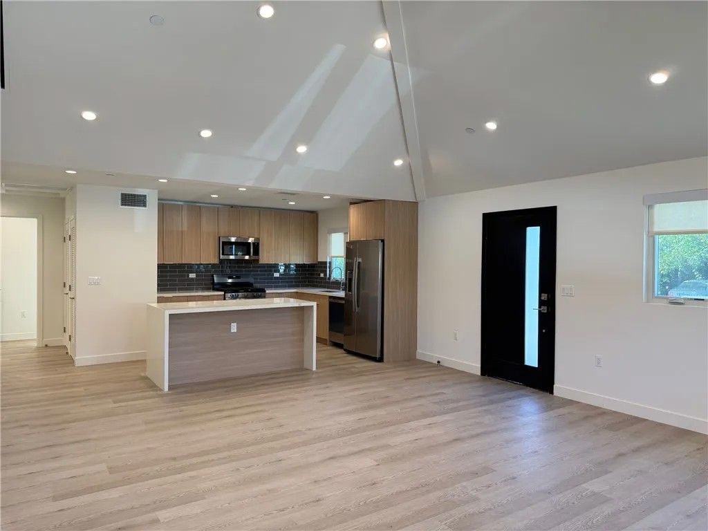 Photo of 5972 Jamieson Ave, Encino, CA 91316 (MLS # SR25276796)