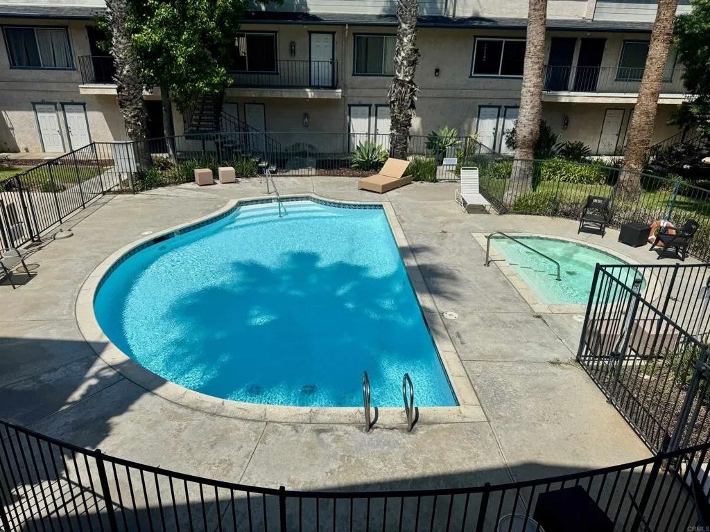 569 E Street 14