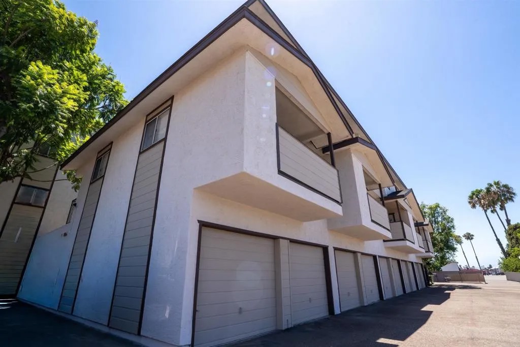 569 E Street 14