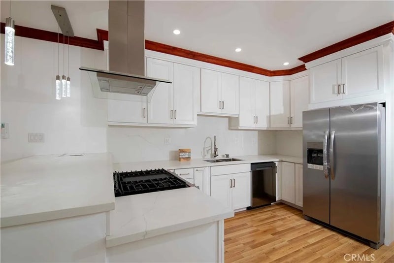1330 W 48th
