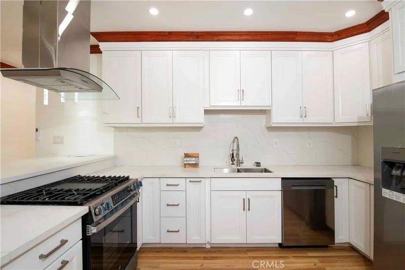 1330 W 48th