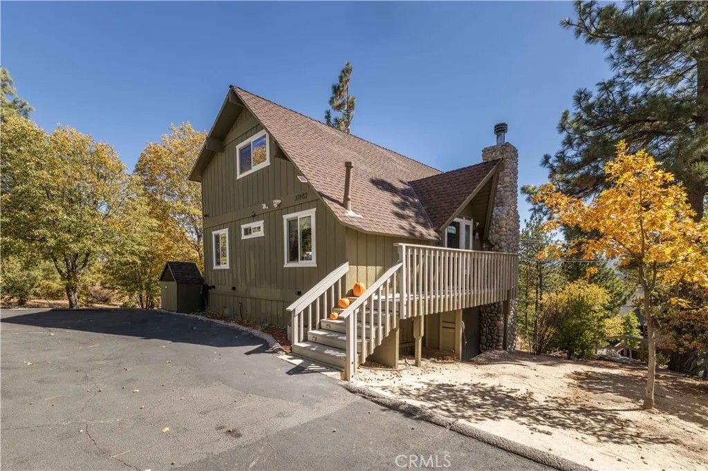 Photo of 27482 Matterhorn, Lake Arrowhead, CA 92352 (MLS # TR26035671)